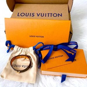 LV essential V bracelet